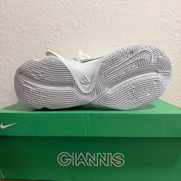 Nike Giannis Immortality 4 Men’s 11.5 White Black Basketball Shoes New - Picture 5 of 7